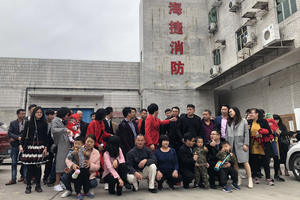 六玄网132432工厂全体员工合照